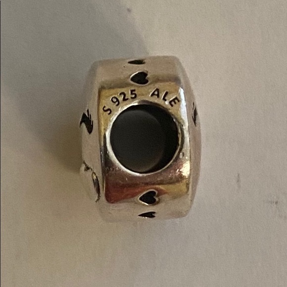 ✨ Kiss - Pandora - 796561EN152 - NWOT - Picture 4 of 4